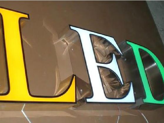 渭南介绍LED招牌的基础知识。